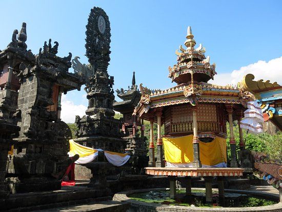 Pura Ponjok Batu