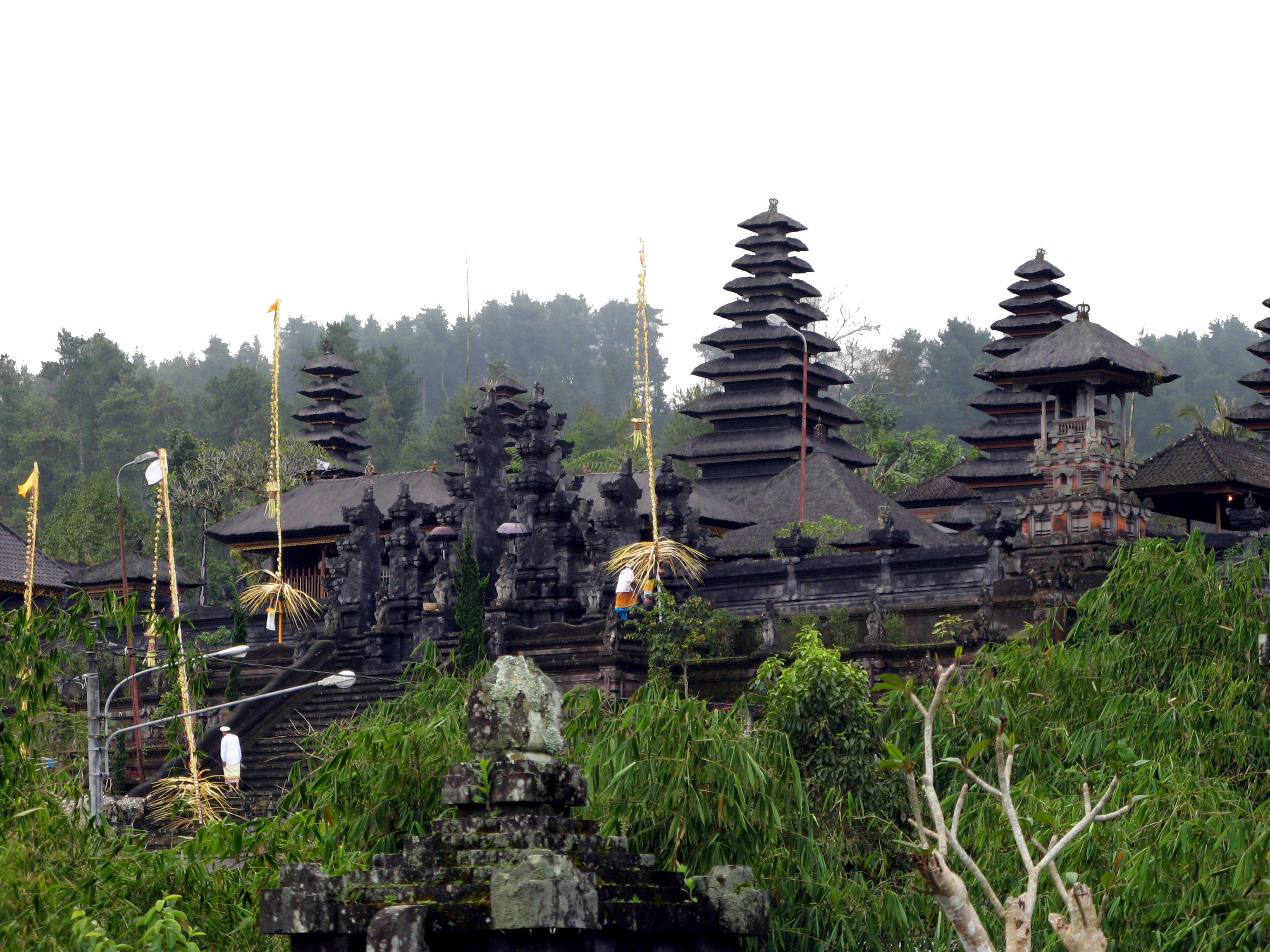 Pura Batu Madeg
